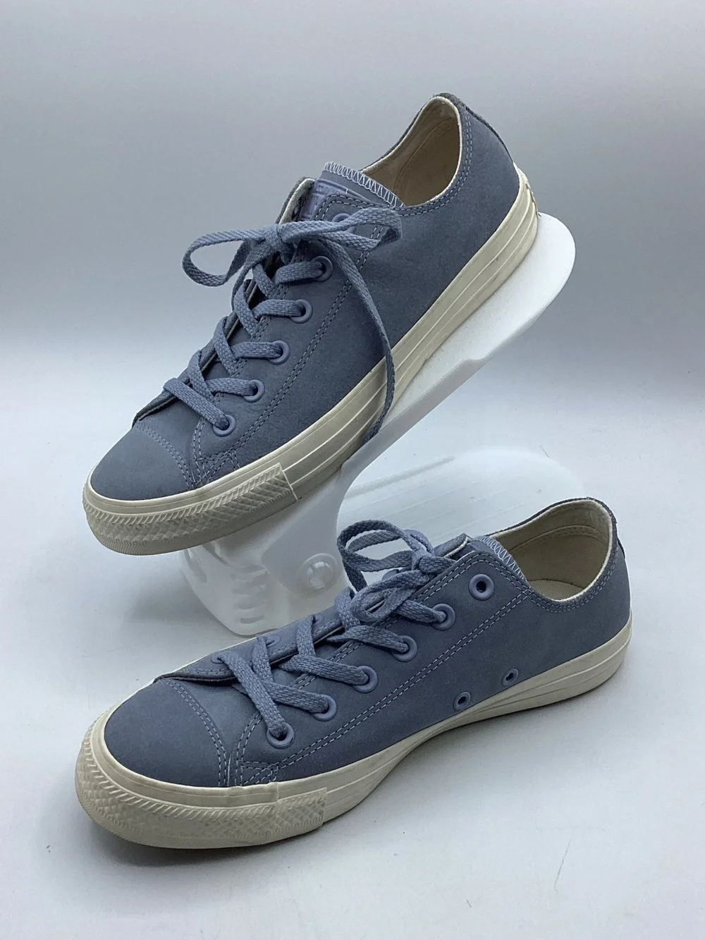 Converse unique suede Low Top Sneakers in Light Blue and Cream